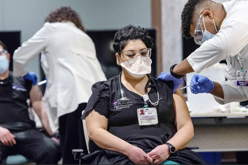 Еврокомиссия разрешила использование вакцины Pfizer в ЕС