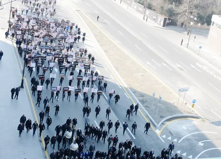 Xocalı soyqırımının 25-ci ildönümü münasibətilə Bakıda Prezident İlham Əliyevin iştirakı ilə yürüş keçirilib - YENİLƏNİB