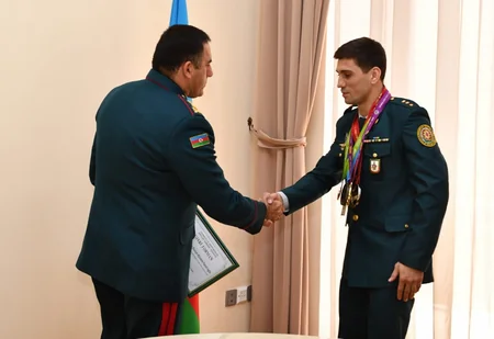 Elçin Quliyev idmançıları təltif edib