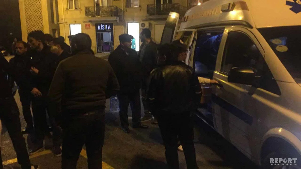Bakıda avtomobil yolu keçən piyadanı vurdu