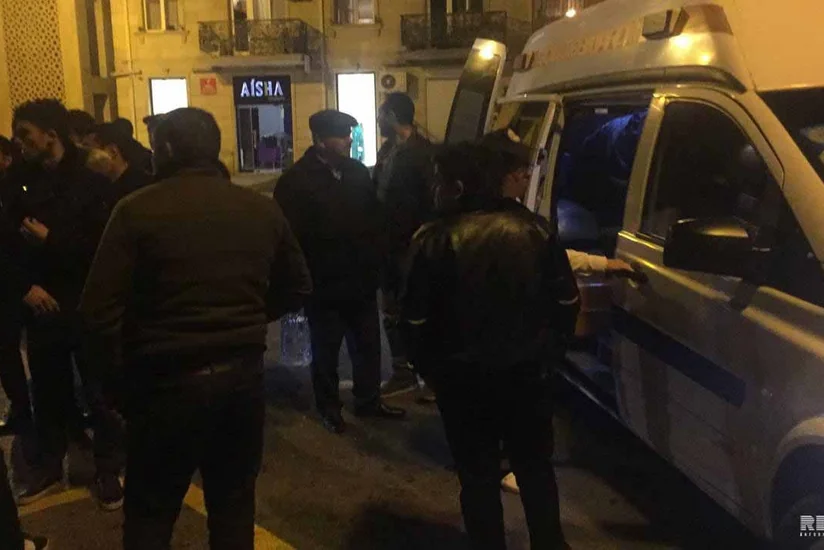 Bakıda avtomobil yolu keçən piyadanı vurdu