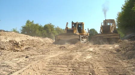 Azərbaycanda dağların partladılması üsulu ilə yeni yol salınır