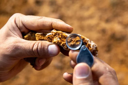 Tutxun sahəsində geoloji kəşfiyyatın aparılması üçün minalardan təmizlənir