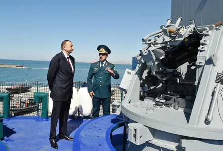 Prezident İlham Əliyev Dövlət Sərhəd Xidməti Sahil Mühafizəsinin ikinci dərəcəli yeni sərhəd gözətçi gəmisi ilə tanış olub