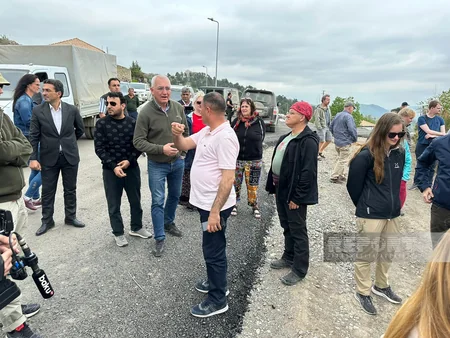 Swedish travelers view restoration work in Lachin