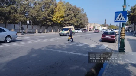 Kürdəmirdə avtomobil piyada zolağını keçən şəxsi vurub