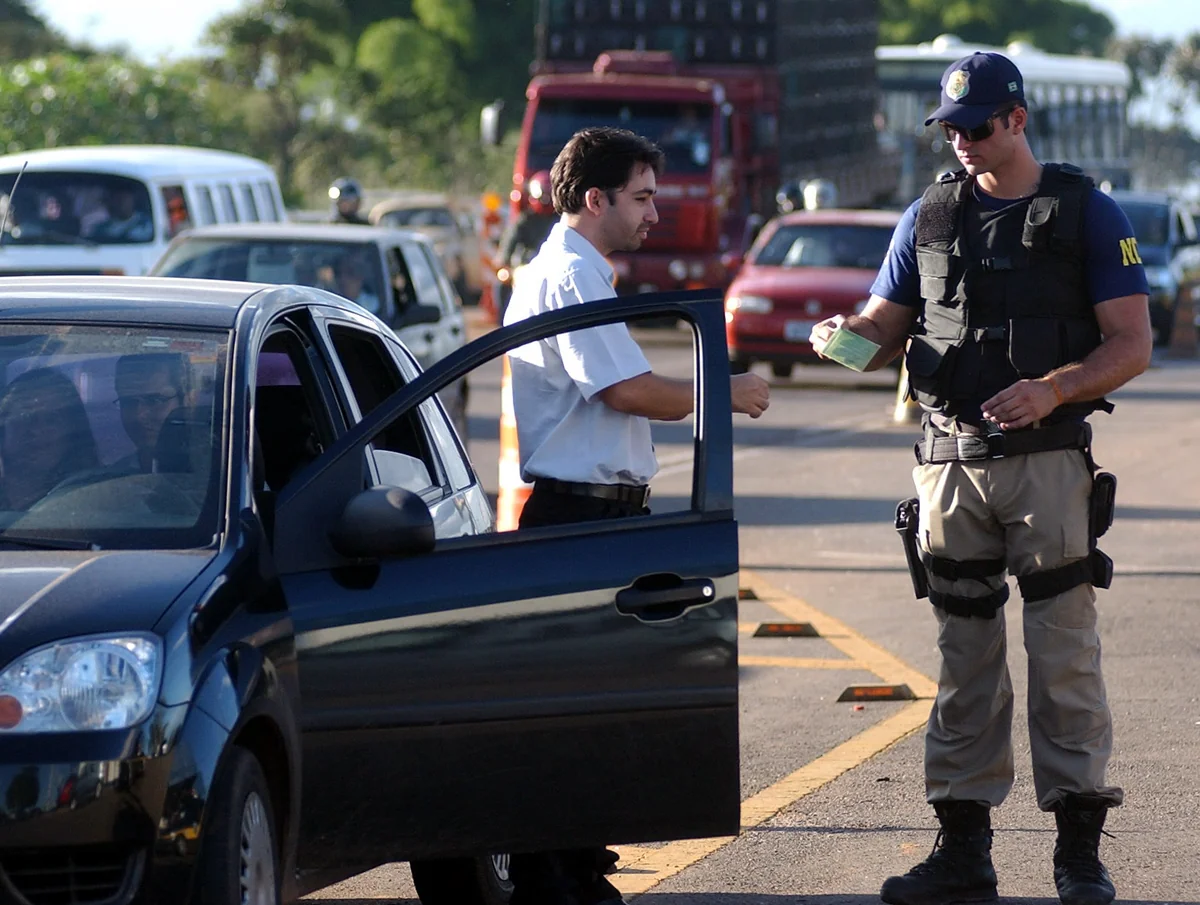 A bus with students overturned in Brazil, 15 dead