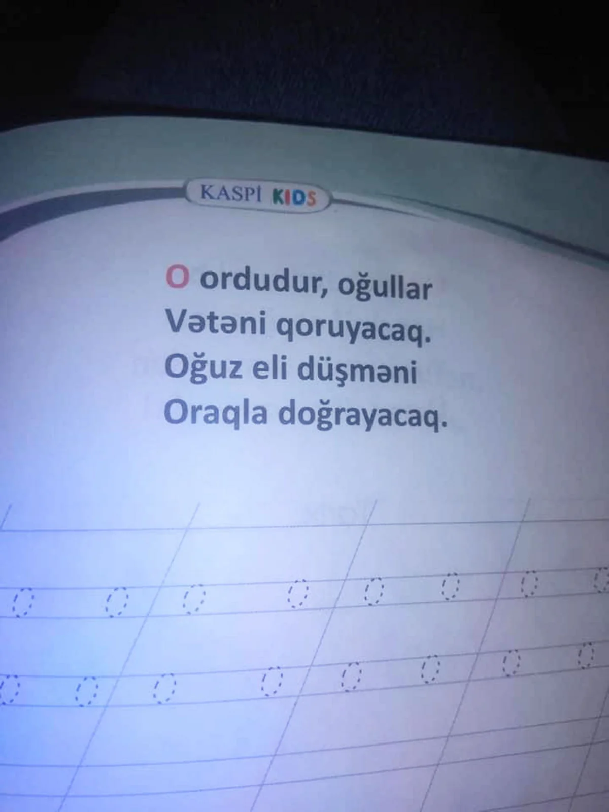 Azyaşlılar üçün Oraqla doğrayacaq şeiri tənqid olundu