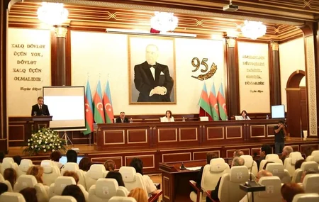 Gəncədə təhsil işçilərinin ənənəvi sentyabr konfransı keçirilib