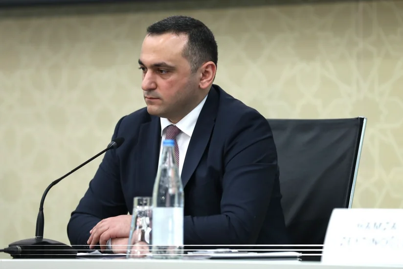 Koronavirusla mübarizə aparan həkimlərin maaşı barədə rəsmi açıqlama