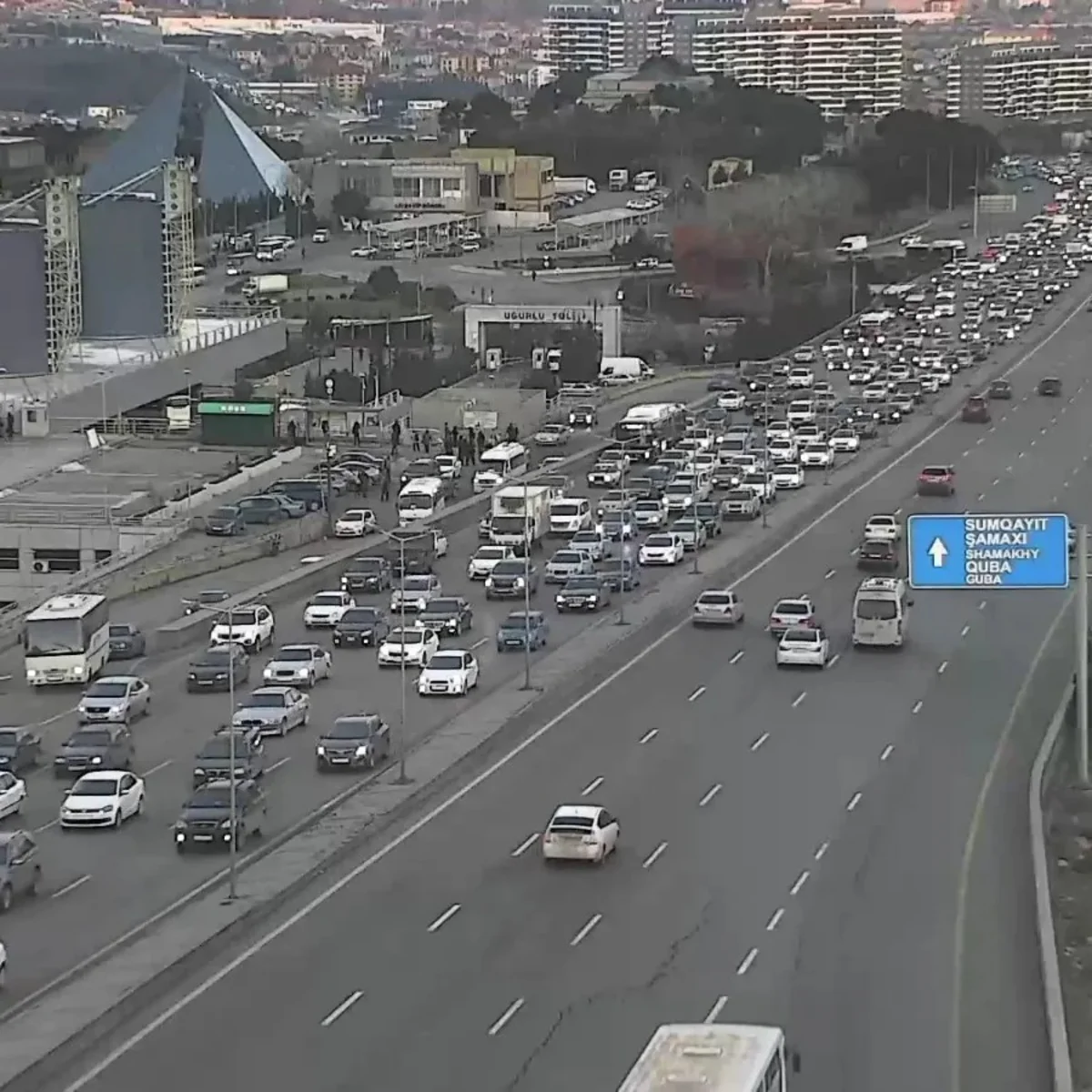 Bakının bir sıra yollarında tıxac yaranıb