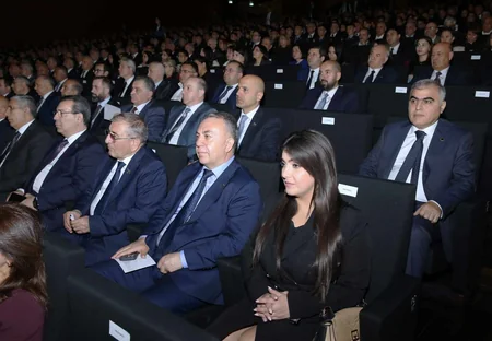 Azərbaycan Həmkarlar İttifaqları Konfederasiyası Sən elə bir zirvəsən adlı tədbir təşkil edib