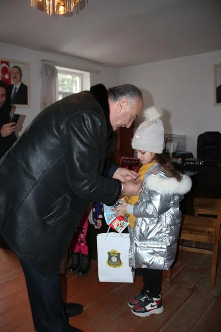 Dövlət Xidmətinin şöbə rəisi şəhid ailələrini ziyarət edib