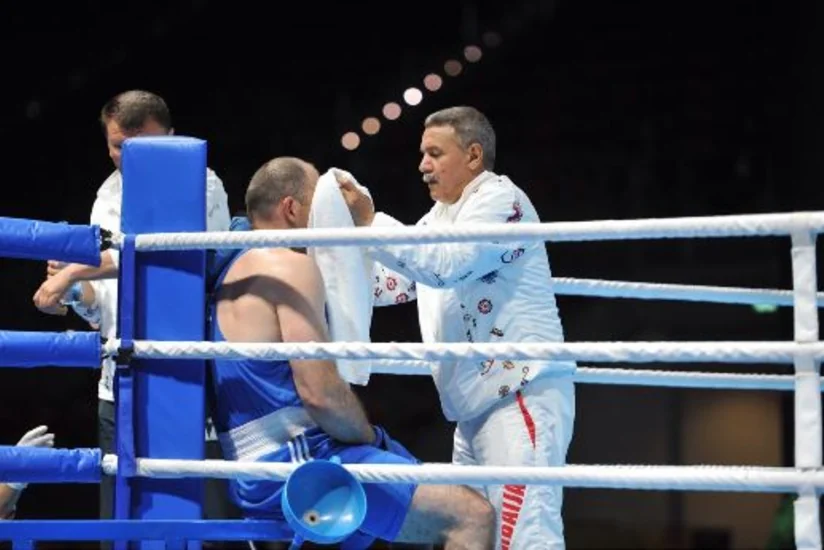Azərbaycanın 3 qat dünya çempionu peşəkar boksa keçib