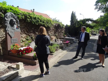 Graves of Azerbaijan Democratic Republic statesmen visited in France