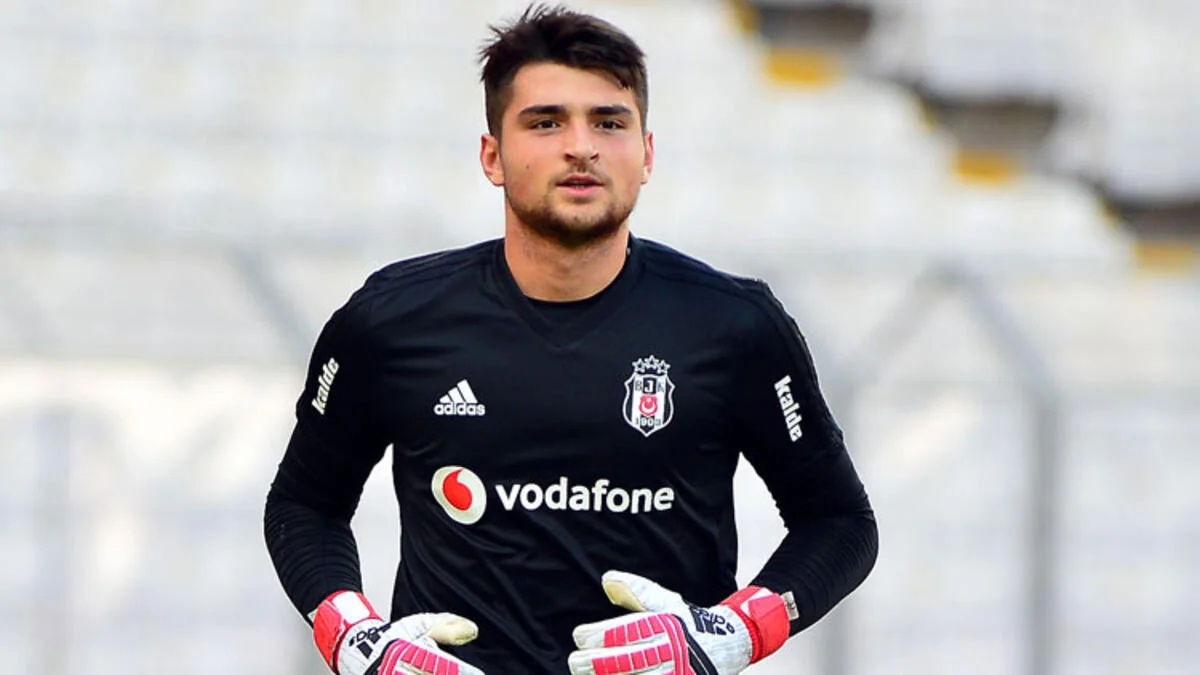 Beşiktaşın qapıçısı Fənərbağça ilə matçda oynamayacaq