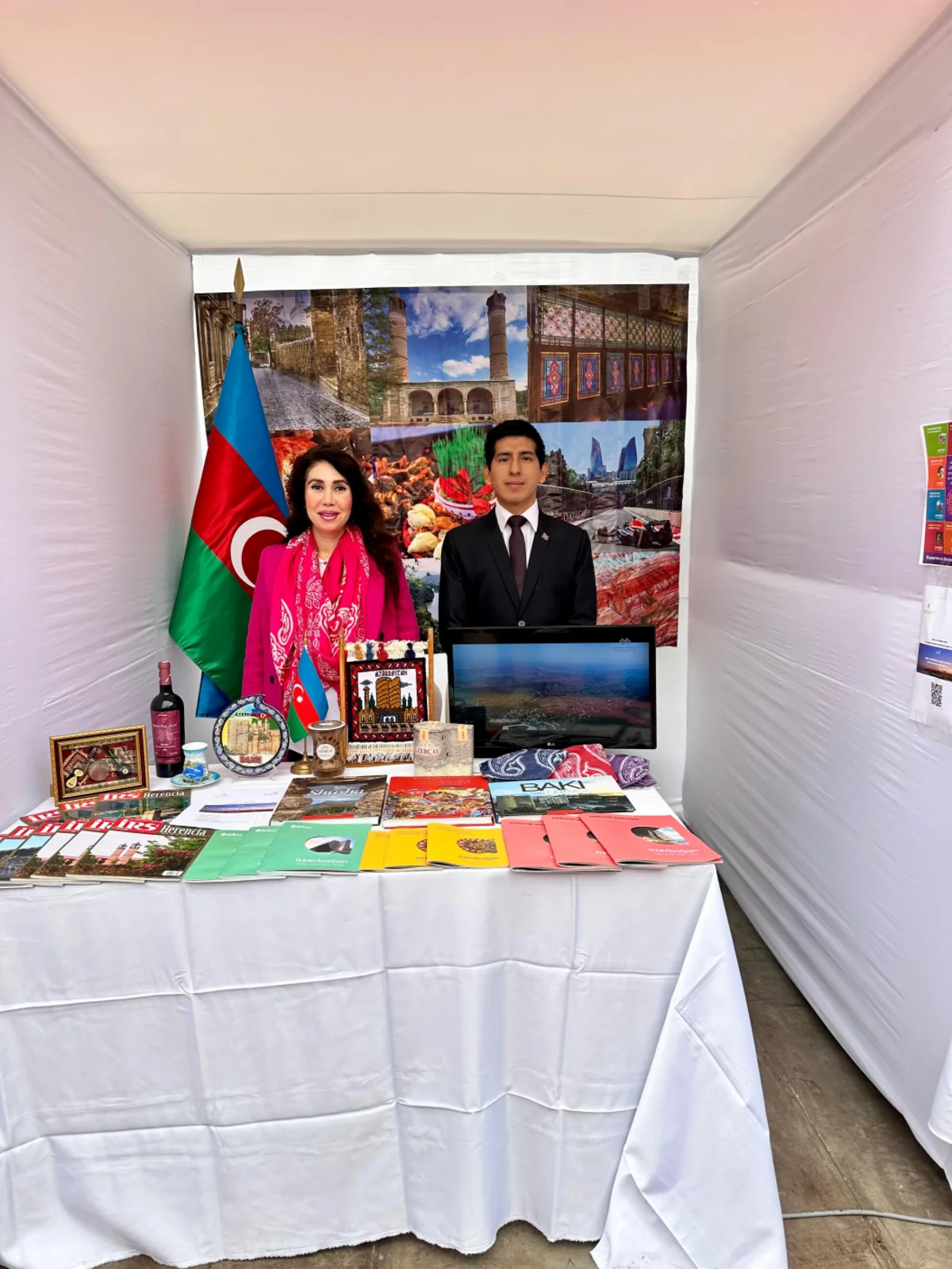 Azərbaycan stendi Peruda beynəlxalq sərgidə maraqla qarşılanıb