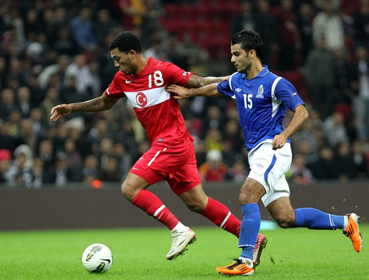 Türkiyə millisinin sabiq futbolçusu İngiltərədə irqçiliklə üzləşdi