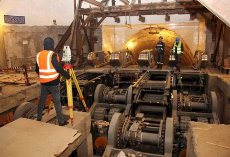 Metronun Sahil stansiyasında eskalatorların sazlanmasına başlanılıb