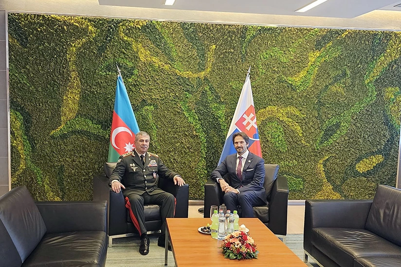 Zakir Həsənov slovakiyalı həmkarı ilə hərbi əməkdaşlığın cari vəziyyətini müzakirə edib