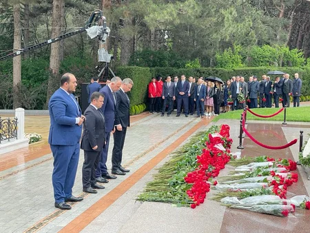 Ambassadors of Ukraine, Georgia, Moldova honor memory of great leader Heydar Aliyev