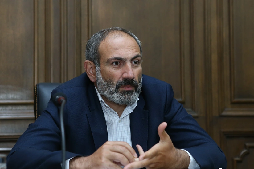 Nikol Paşinyanın avtomobili yumurta atəşinə tutulub