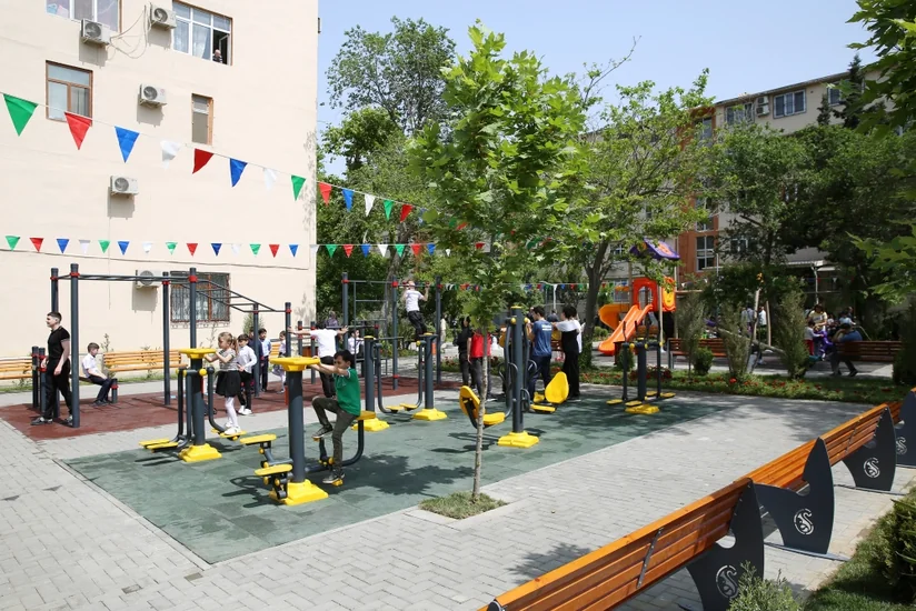 Bakıda “Bizim həyət” layihəsi çərçivəsində yeni həyət istifadəyə verilib
