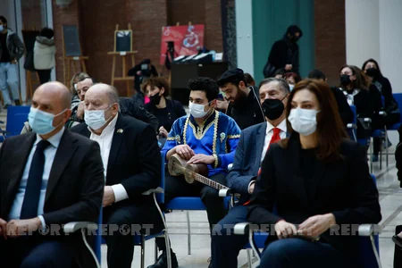 Tbilisi Şəhər Şurasında Azərbaycan dilində şeirlər səsləndirilib