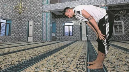 ​Almaniyalı futbolçu islamı qəbul edib