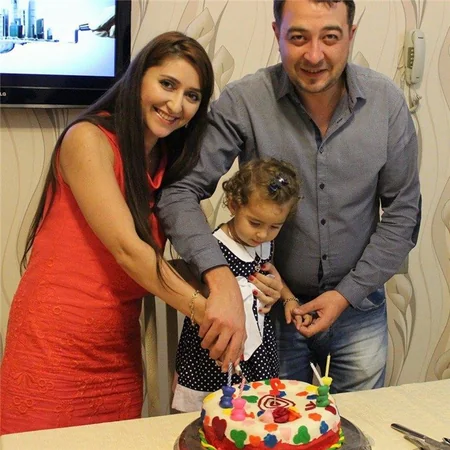 Yanan binanın 3 yaşlı Fərəhsiz mənzili - FOTO