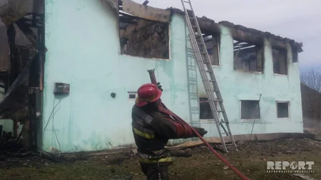 В Губе подожгли дом директора школы