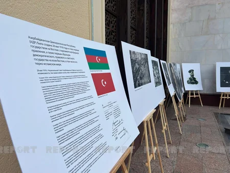 Под открытым небом в павильоне Азербайджан на ВДНХ отметили День независимости
