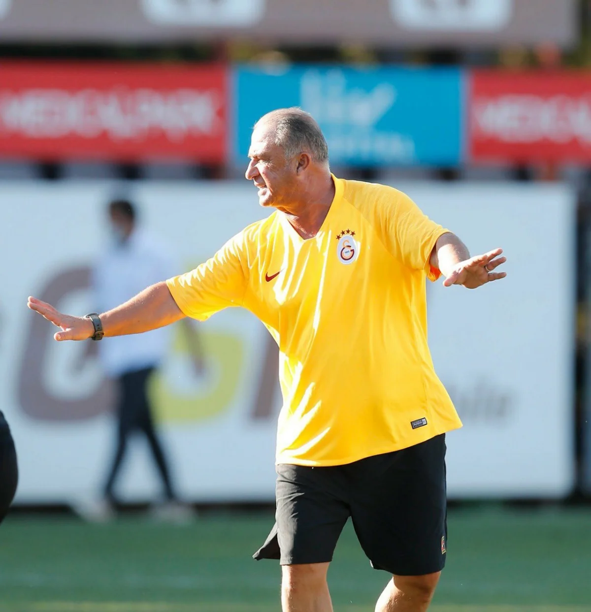 Fatih Terim köməkçilərinə Neftçini təhlil etməyi tapşırdı