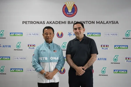 Taleh Ziyadov Malayziyada təhsil alan badmintonçularla görüşüb