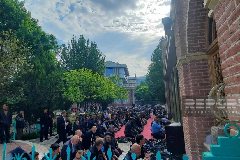 В Нахчыване совершен праздничный намаз