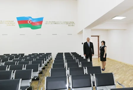 Prezident İlham Əliyev Nardarandakı 295 nömrəli tam orta məktəbdə yaradılan şəraitlə tanış olub - YENİLƏNİB