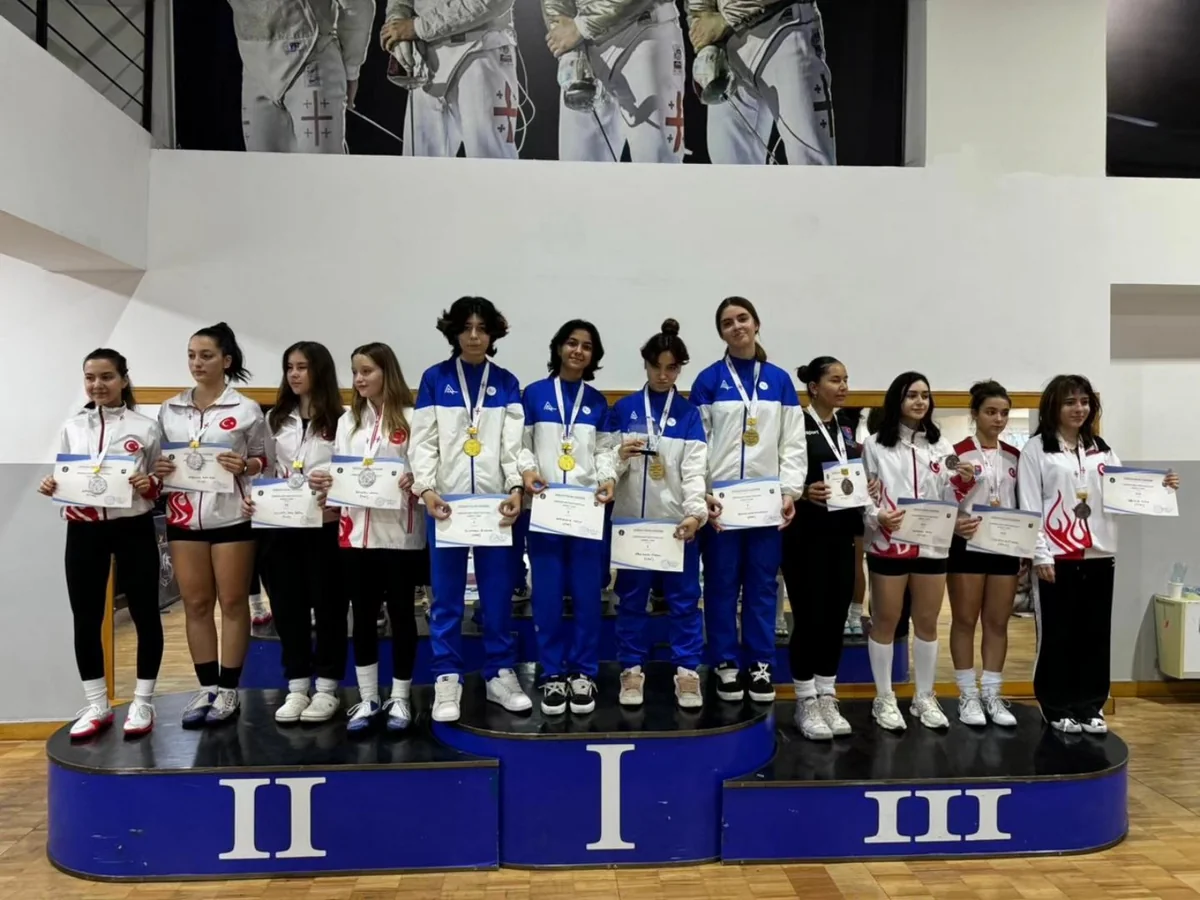 Azərbaycan qılıncoynadanları beynəlxalq turnirdə qızıl və gümüş medallar qazanıblar