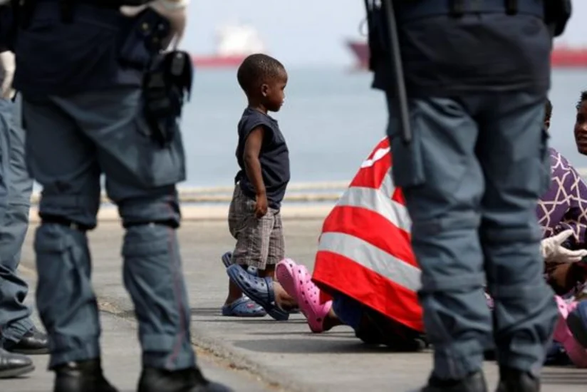 Refugee ship crashed off Libyan coast, 10 dead