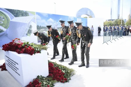 Anım Günü ilə əlaqədar Zəfər parkına ziyarət başlayıb