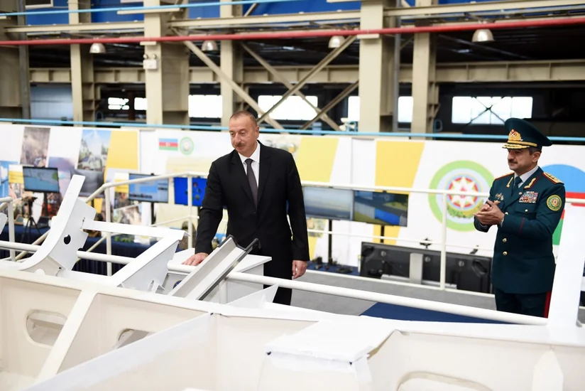 Azərbaycan Prezidenti yeni inşa edilən “Tufan” tipli sərhəd gözətçi gəmisi ilə tanış olub - YENİLƏNİB