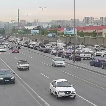 Bakının bir sıra yollarında tıxac var - SİYAHI