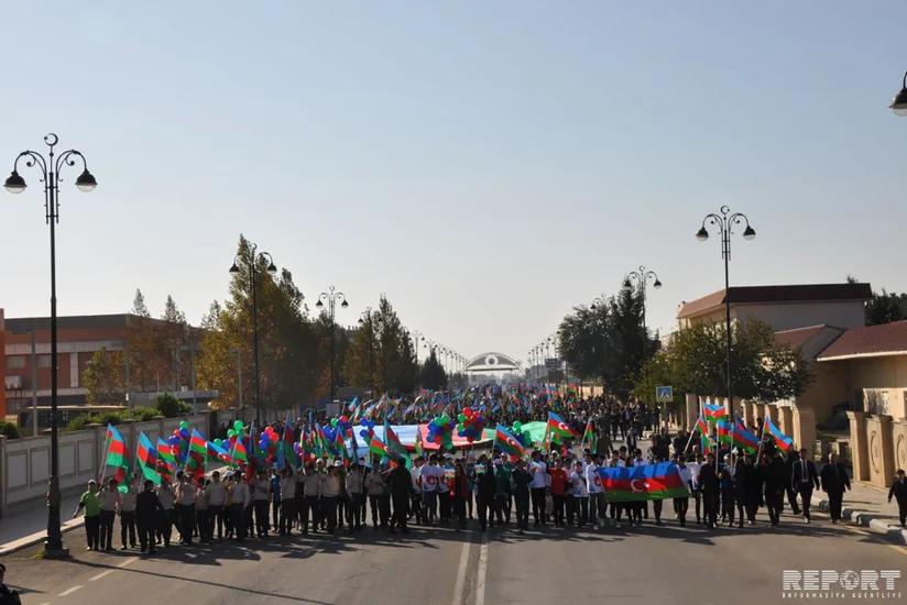 Biləsuvarda bayraq yürüşü keçirilib