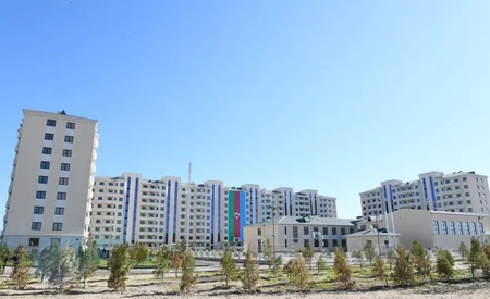 Ильхам Алиев принял участие в открытии жилого комплекса для вынужденных переселенцев в Пираллахинском районе  - ОБНОВЛЕНО - 2
