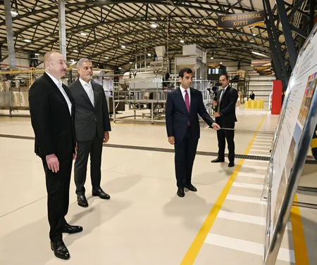 İlham Əliyev Bakıda müxtəlif növ və çeşiddə qəlyanaltı məhsullarının istehsalı zavodunun açılışında iştirak edib