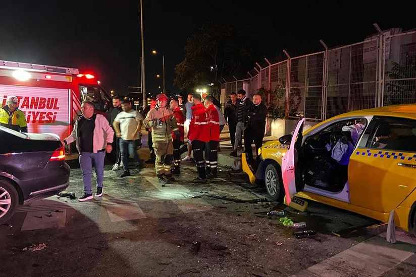 В тяжелом ДТП в Стамбуле пострадали 10 человек