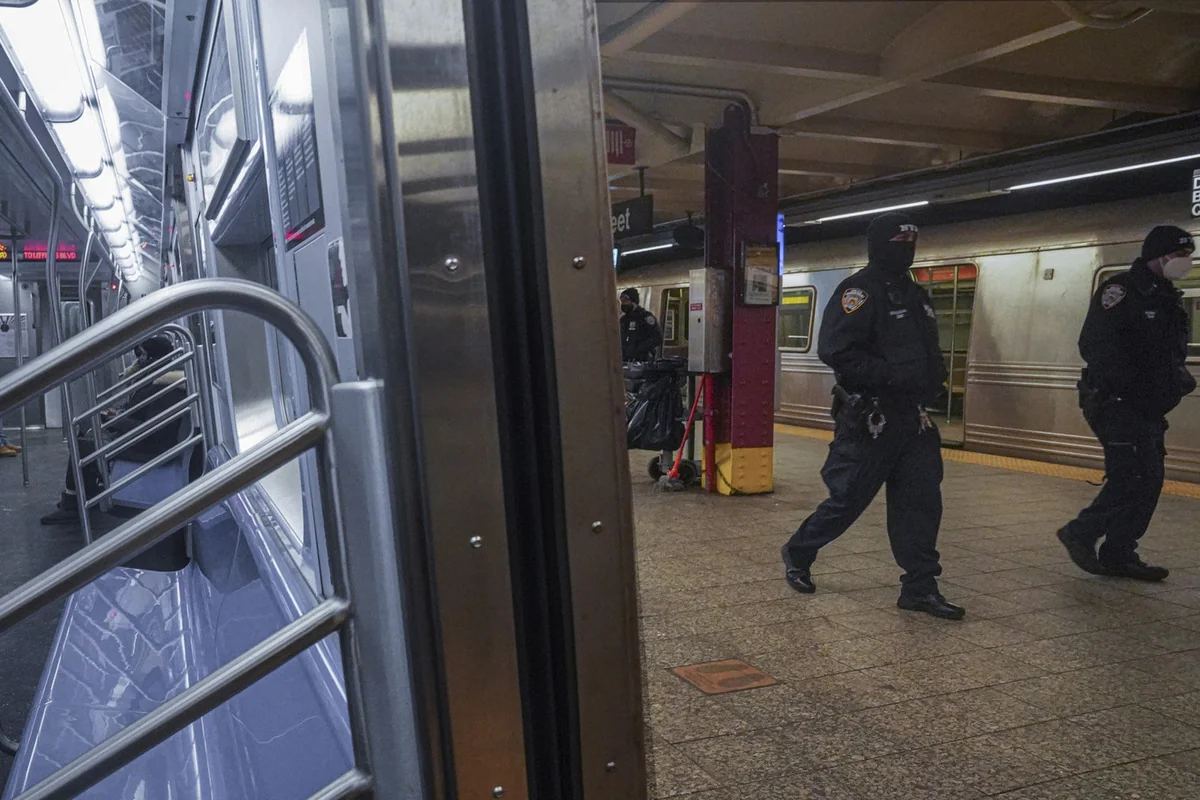 Nyu-York polisi metroda silahlı hücum törədən şəxsi həbs edib