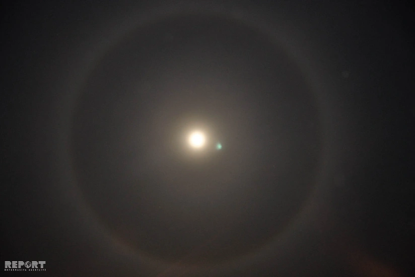 В небе над Азербайджаном появилось лунное гало