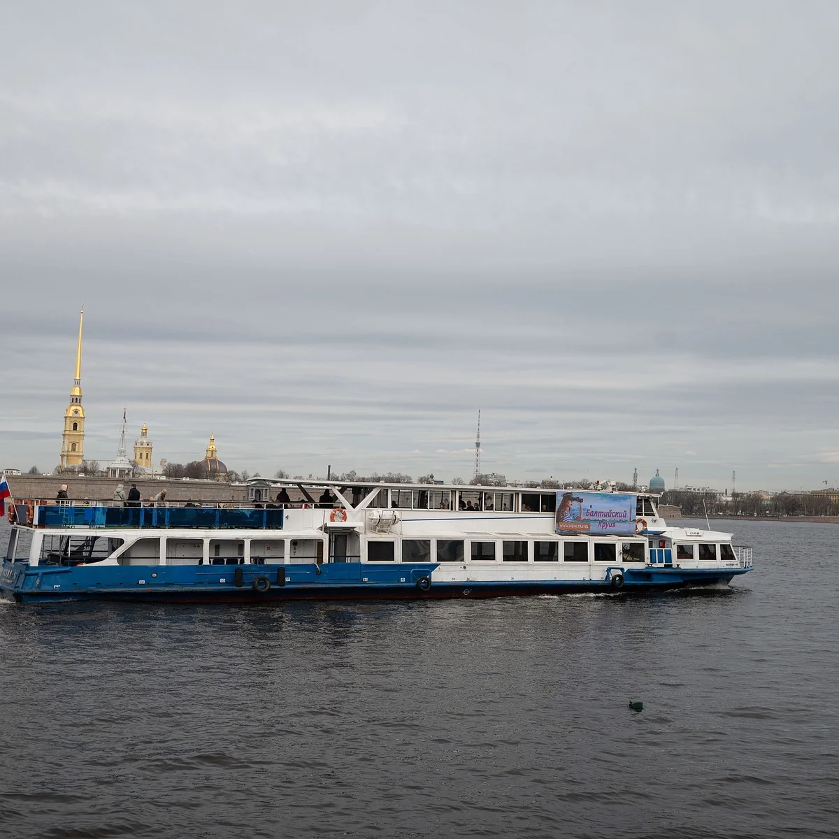 В Петербурге на Неве столкнулись два теплохода