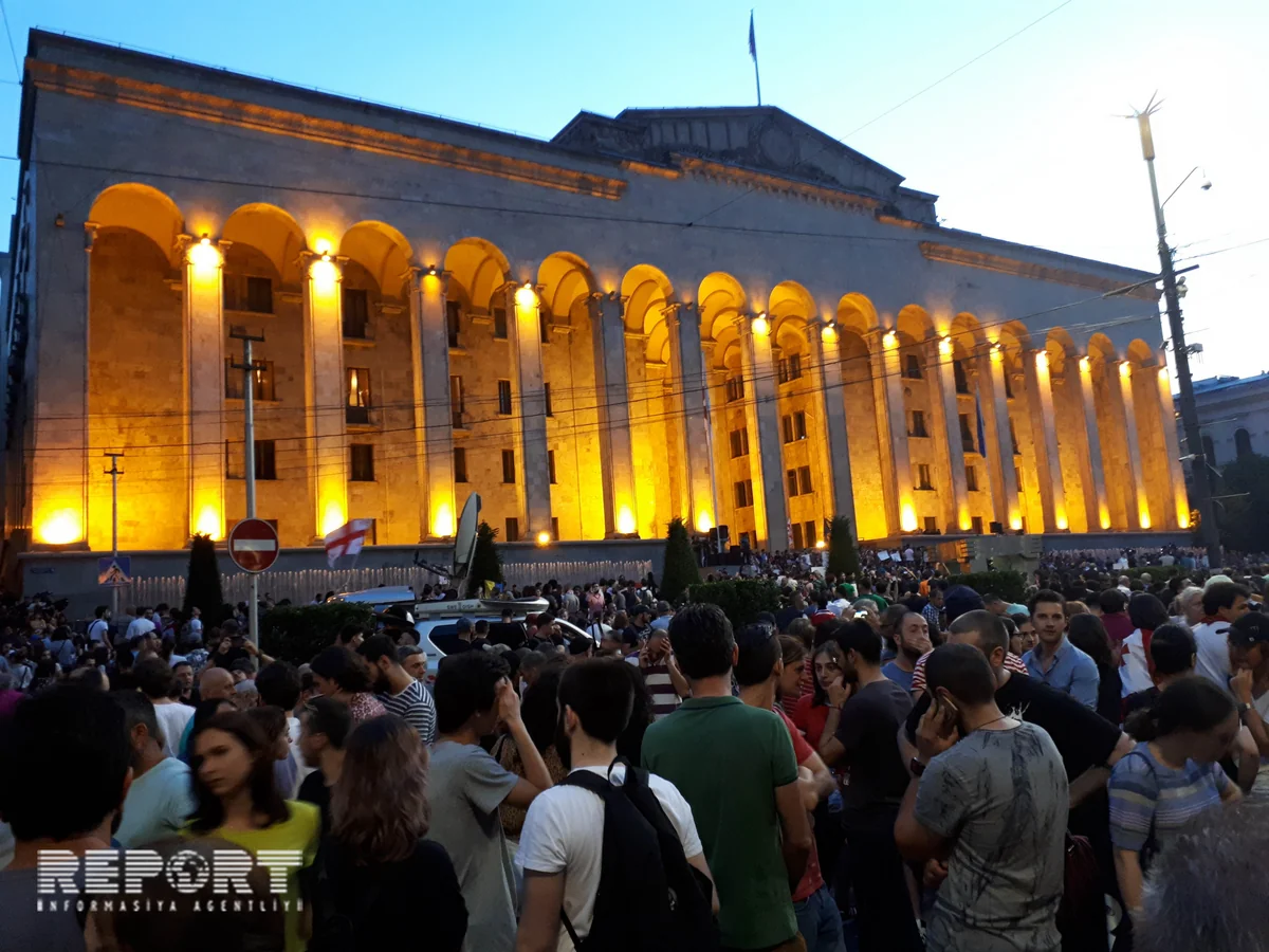 В Тбилиси продолжается акция протеста - ФОТО