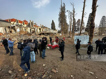 Foreign journalists visit sites of rocket attacks in Ganja